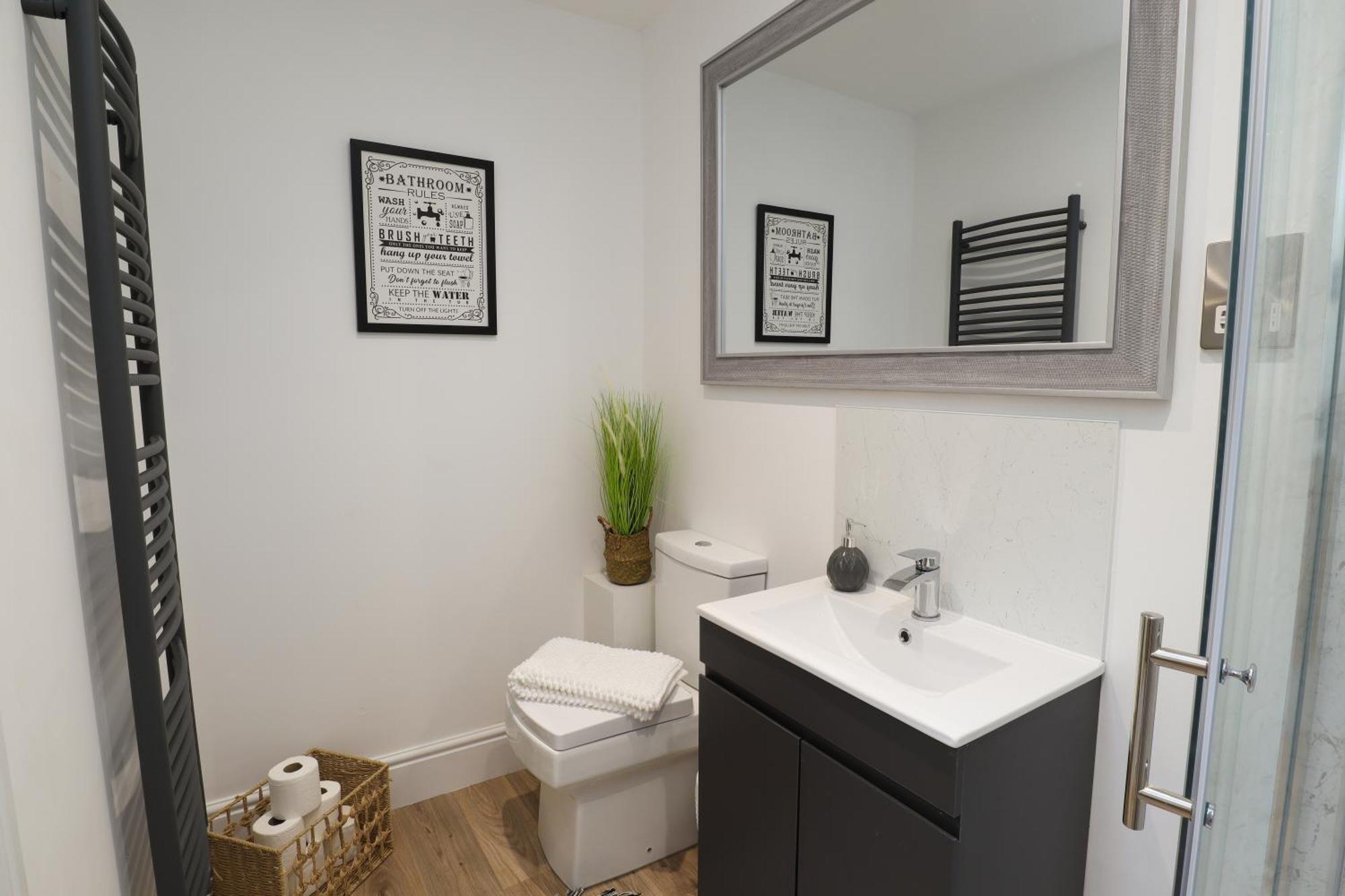 One Bed Apartment, Close To Train, City, Beach And Hospital Long Booking Welcome Eastbourne Exterior photo